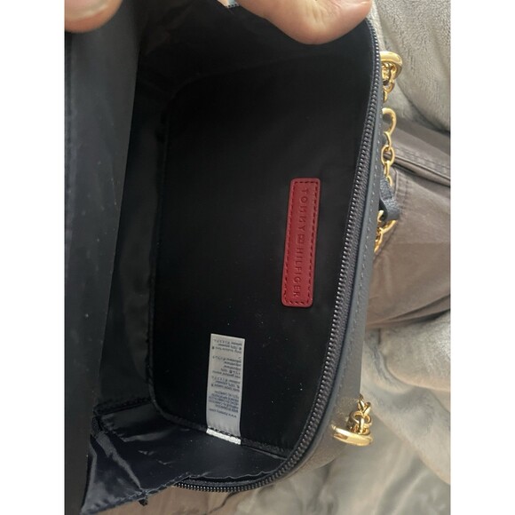 TOMMY HILFIGER PARKER II BLACK & WHITE CONVERTIBLE CHAIN CROSSBODY - Picture 2 of 7